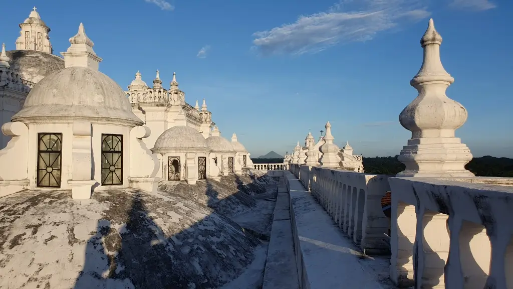 León - White Cathedral