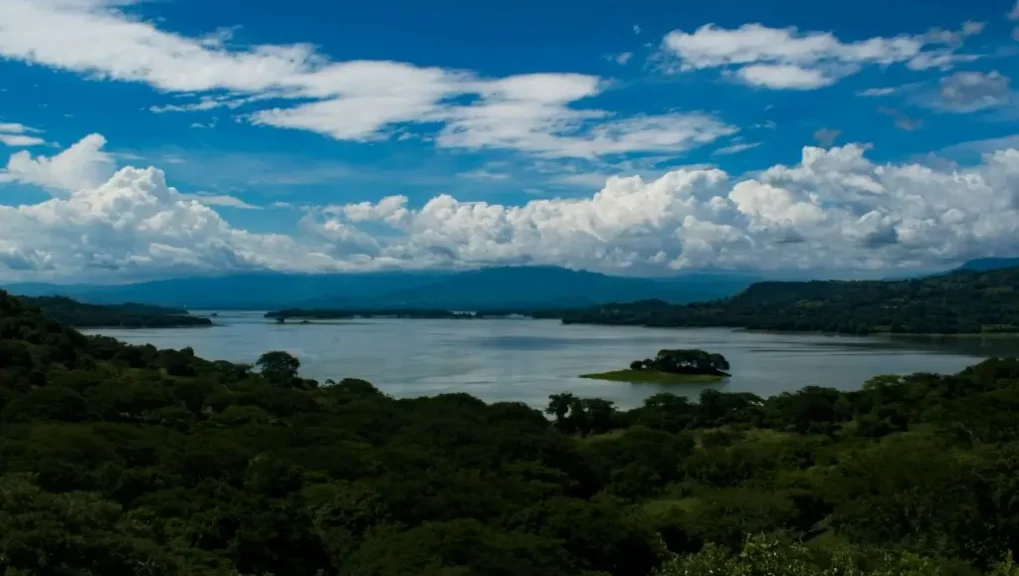 El-Salvador-Suchitlan-Lake